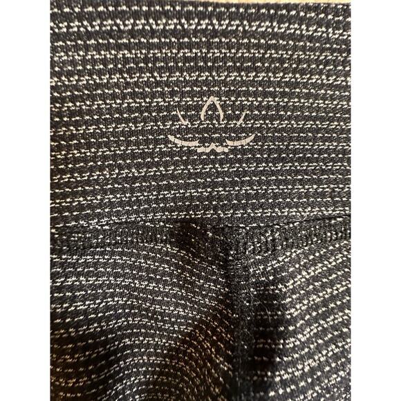 Beyond Yoga Leggings Womens Sz M Titanium Pinstripe Mid Rise Wide Waistband EC - Picture 12 of 16